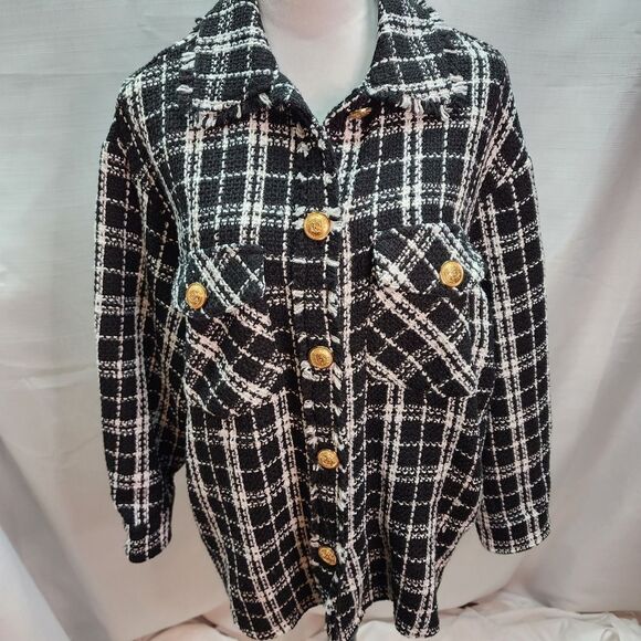 Urban Daizy Black and White Plaid Button Close Shacket Size Medium - Picture 4 of 13